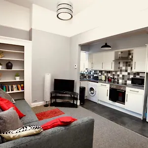 Perfect Location For Racecourse And Town Centre Cheltenham